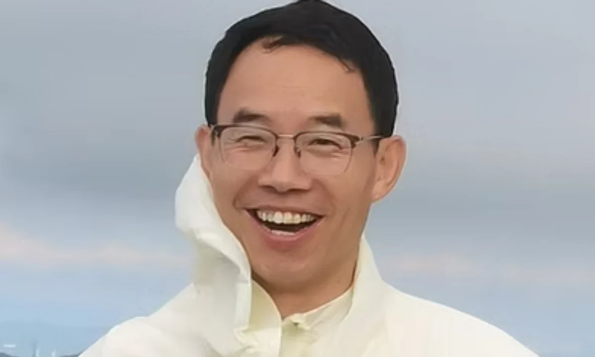 Xiao Chaohu smiling during an outdoor personal journey